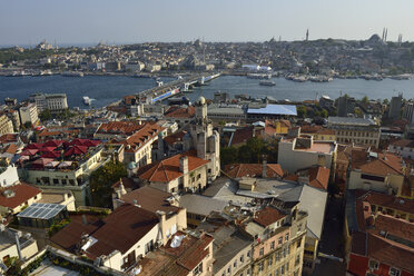 Türkei, Istanbul, Beyoglu, Bosporus, Blick vom Galata-Turm auf Ueskuedar, Galata-Brücke und Goldenes Horn - ES001419