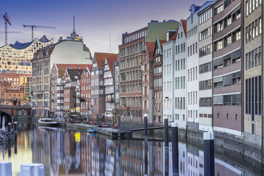 Germany, Hamburg, Historic buildings at Nicolaifleet with the Elbphilharmonie costruction site in the background - NKF000183