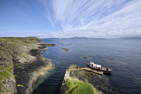 UK, Schottland, Argyll und Bute, Blick von der Felseninsel Staffa - ELF001304