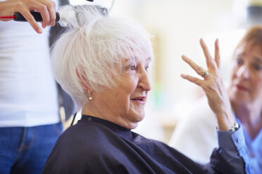 Portrait of senior woman in a hair salon - ZEF000978