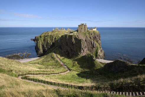 Vereinigtes Königreich, England, Schottland, Aberdeenshire, Stonehaven, Dunnottar Castle an der Nordseeküste - ELF001368