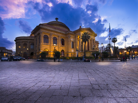 Italien, Sizilien, Palermo, Teatro Massimo an der Piazza Verdi, lizenzfreies Stockfoto