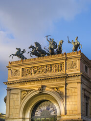 Italien, Sizilien, Palermo, Teatro Politeama Garibaldi, Nahaufnahme der Quadriga - AM002883