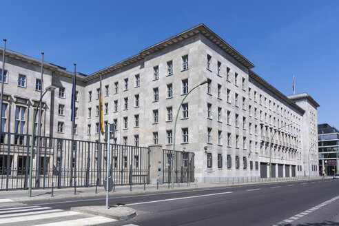 Deutschland, Berlin, Blick auf das Bundesfinanzministerium in der Wilhelmstraße - WI001085