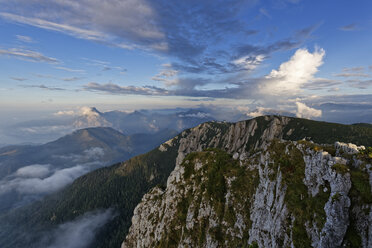 Österreich, Oberösterreich, Salzkammergut, Blick vom Alberfeldkogel im Höllengebirge - SIEF006001