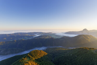 Austria, Upper Austria, Salzkammergut, view from Alberfeldkogel in morning light - SIEF006008