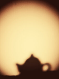 Shadow of small teapot on the wall with copy space - JAWF000044