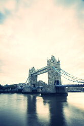 Vereinigtes Königreich, England, London, Tower Bridge and River Thames - PAF000979