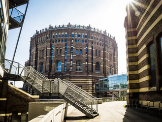 Österreich, Wien, Blick auf den Gasometer - DIS001073