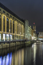 Deutschland, Hamburg, Alsterfleet in der Hamburger Innenstadt zur Weihnachtszeit bei Nacht - NKF000197