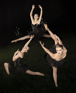 Mehrere Bilder einer posierenden Ballerina - FCF000462