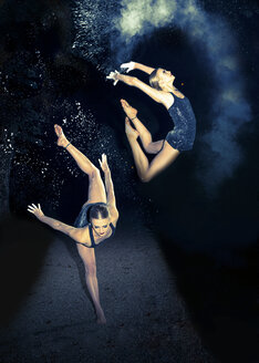 Mehrere Bilder einer posierenden Ballerina - FCF000463