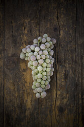 Deep frozen grapes on wood - LVF001945