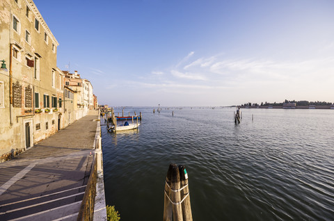 Italien, Venetien, Venedig, Cannaregio, Uferpromenade, lizenzfreies Stockfoto