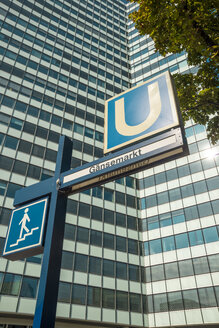 Deutschland, Hamburg, U-Bahn-Schild Gaensemarkt an der Caffamacherreihe - CSTF000418