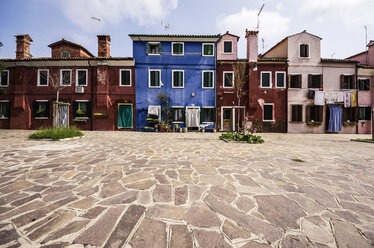 Italy, Veneto, Venice, Burano, Old colourful houses - THAF000631