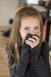 Girl covering mouth with her hands - SARF000871