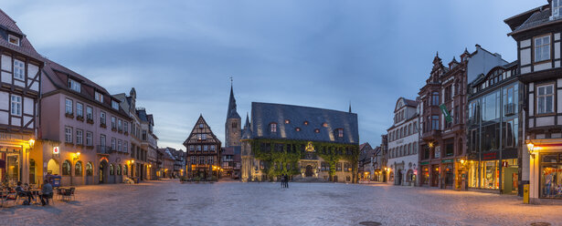 Germany, Saxony-Anhalt, Quedlinburg, market square at dusk - PVCF000118