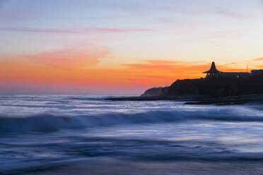 USA, California, Santa Cruz County, Big Sur, Pacific Ocean, Natural Bridges State Beach at sunset - FOF007256