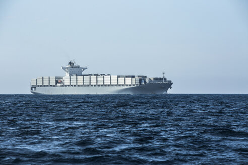 Spanien, Andalusien, Tarifa, Containerschiff - KBF000192