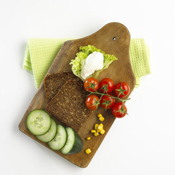 Ingredients for vegetarian wholemeal sandwich - SRSF000532