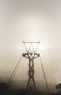 Gibraltar, Seilbahn im Nebel - KB000193