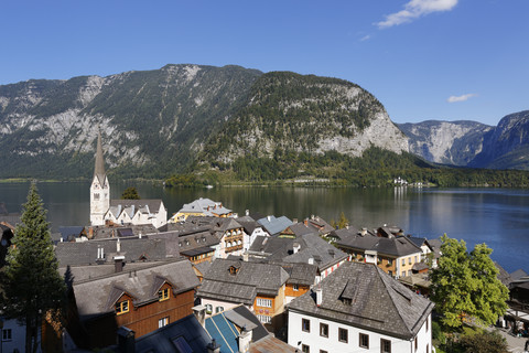 Österreich, Salzkammergut, Hallstatt mit Hallstätter See, lizenzfreies Stockfoto