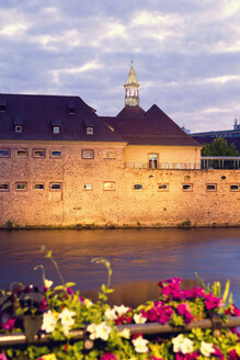 Frankreich, Elsass, Straßburg, Petite France, Barrage Vauban, Fluss lll im Abendlicht - MSF004293