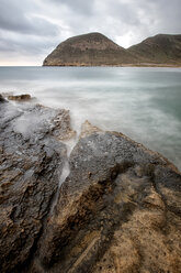 Spanien, Andalusien, Naturpark Cabo de Gata-Nijar, Felsenküste - DSGF000174