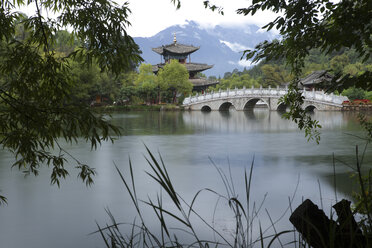 China, pagoda and footbridge at Black Dragon Pool - DSGF000210