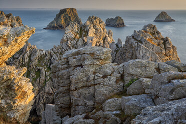 France, Brittany, Pointe de Pen-Hir, Rocky coast in evening light - DSGF000248