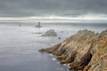 France, Brittany, Pointe du Raz with lighthouse - DSGF000744