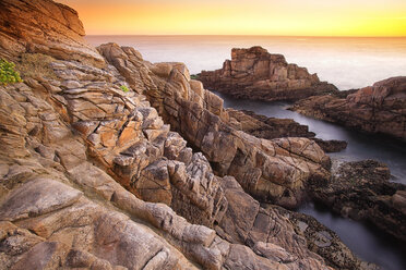 France, Brittany, Cote Sauvage at Qiberon peninsula in evening light - DSG000769