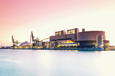 Germany, Hamburg, Coal-fired Power Station Moorburg at Elbe river - MSF004282