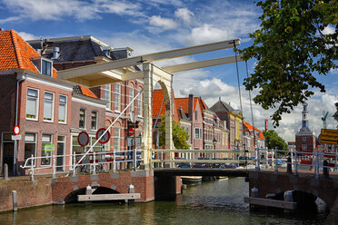 Netherlands, Alkmaar, townsacpe with bridge - DSGF000281