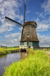 Niederlande, Nordholland, Volendam, Windmühle - DSGF000774