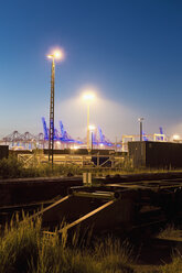 Germany, Hamburg, railway yard, freight train, sidetrack in the evening light - MSF004285
