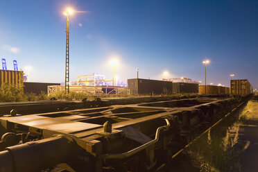 Germany, Hamburg, railway yard, freight train, sidetrack in the evening light - MSF004286