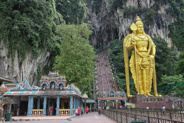 Malaysia, golden statue of Murugan in front of Batu Caves - DSGF000308