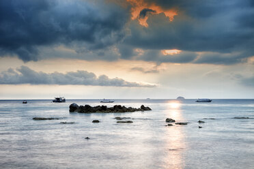 Malaysia, Tioman Island, sunset at Salang - DSGF000815