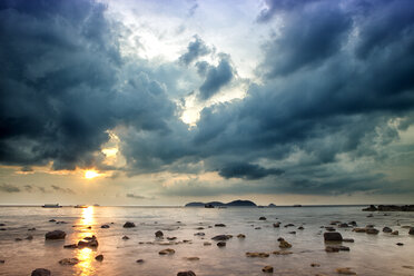Malaysia, Insel Tioman, Sonnenuntergang in Salang - DSG000817