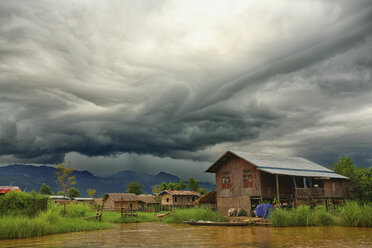 Myanmar, Siedlung am Inle-See - DSGF000344