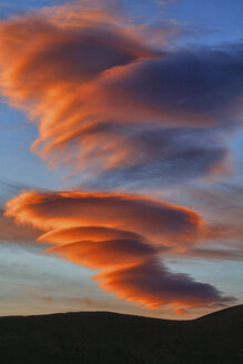 Spanien, Ordesa-Nationalpark, Wolkenformation bei Sonnenuntergang - DSGF000452