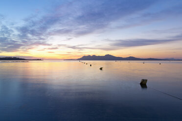 Spanien, Balearische Inseln, Mallorca, Can Picafort, Badia d'Alcudia im Morgenlicht - MSF004303