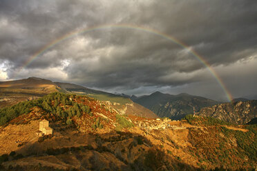 Spanien, Ordesa-Nationalpark, Tella, Berglandschaft - DSGF000494