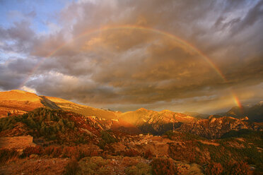 Spain, Ordesa National Park, mountainscape with rainbow - DSGF000496