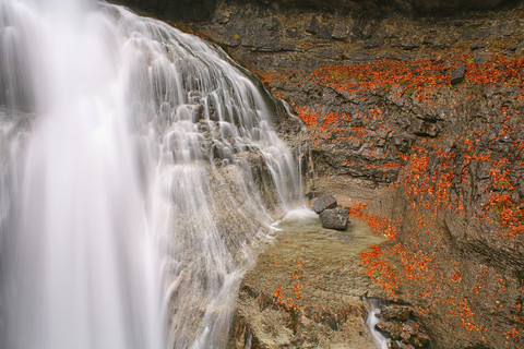 Spanien, Ordesa-Nationalpark, Wasserfall des Flusses Arazas, lizenzfreies Stockfoto