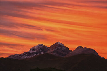 Spanien, Ordesa-Nationalpark, Monte Perdido-Massiv bei Sonnenuntergang - DSGF000535