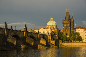 Tschechische Republik, Prag, Karlsbrücke über die Moldau - WGF000478