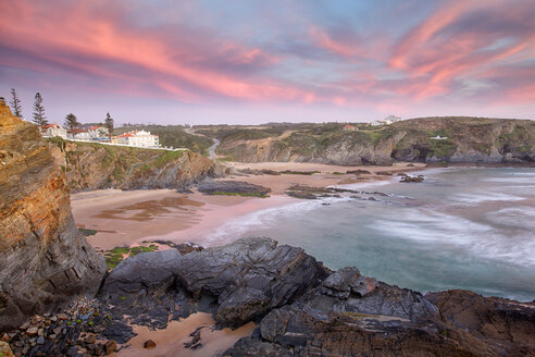 Portugal, Algarve, Odemira, Kosten vor Zambujeira do Mar - DSGF000834